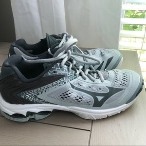 Mizuno Wave Lightning Z5 Volleyball Shoes 8.5